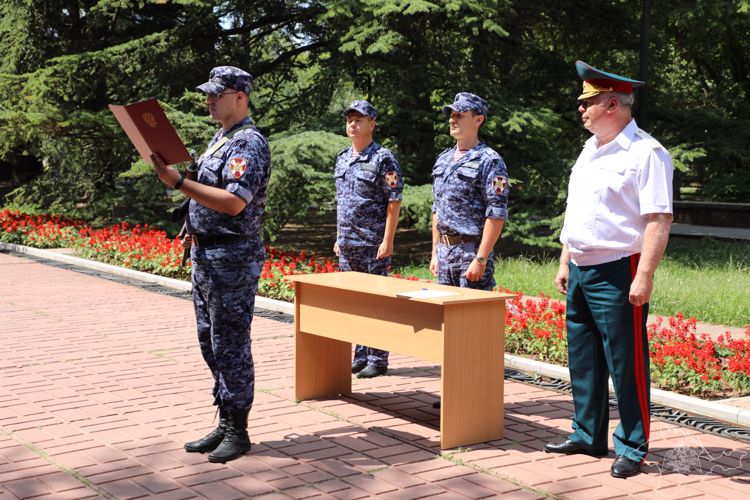 В КРЫМУ НОВОБРАНЦЫ РОСГВАРДИИ ТОРЖЕСТВЕННО ПРИСЯГНУЛИ НА ВЕРНОСТЬ ОТЕЧЕСТВУ (ФОТО, ВИДЕО)
