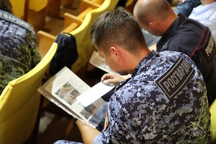 В ГЛАВНОМ УПРАВЛЕНИИ РОСГВАРДИИ ПО КРЫМУ И СЕВАСТОПОЛЮ ПРОХОДИТ КОМПЛЕКС МЕРОПРИЯТИЙ ПО БЕЗОПАСНОСТИ ДОРОЖНОГО ДВИЖЕНИЯ