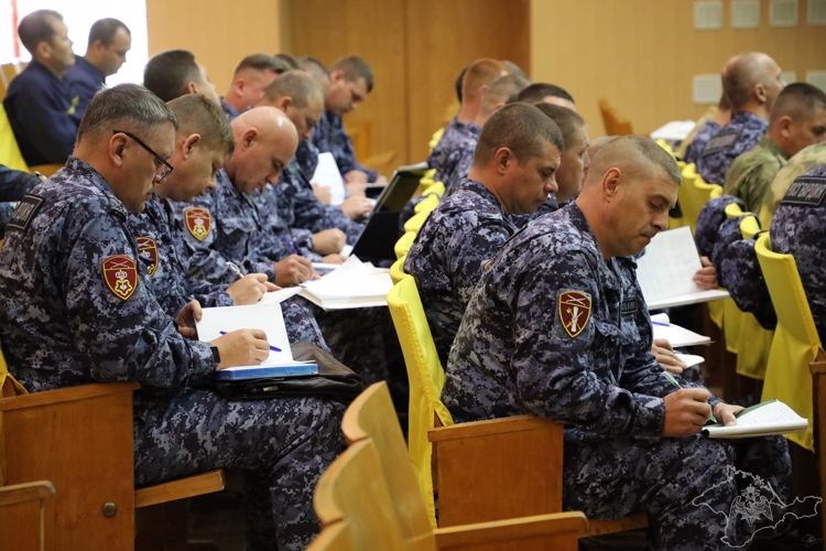В Крыму завершился командирский сбор с офицерами и командирами подразделений Росгвардии 