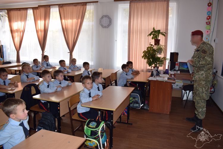 Сотрудник ОМОН «Беркут» провел «Уроки мужества» для учащихся подшефных кадетских классов