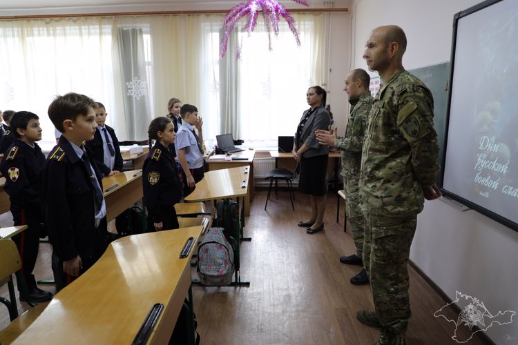 Сотрудники ОМОН «Беркут» встретились с воспитанниками симферопольского подшефного кадетского класса