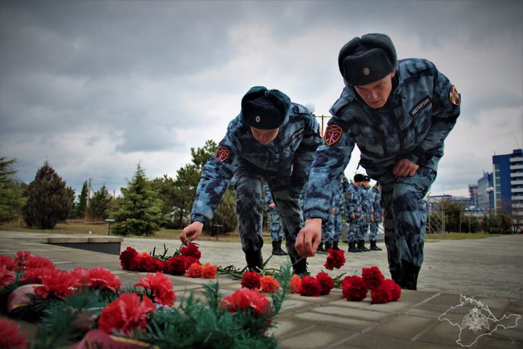 Военнослужащие и сотрудники крымской Росгвардии присоединились к памятным мероприятиям, посвященным дню неизвестного солдата