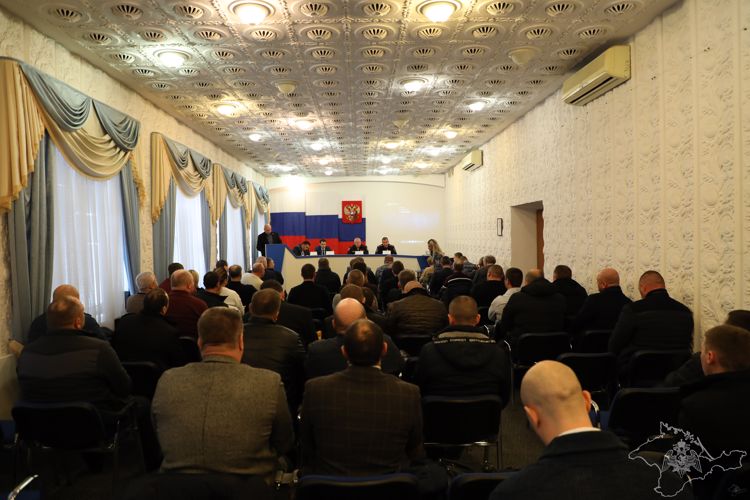 В Симферополе прошла встреча сотрудников центра лицензионно-разрешительной работы Главного управления Росгвардии с представителями частных охранных предприятий