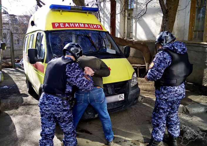 В Алуште благодаря тревожной кнопке Росгвардии пресечены противоправные действия нетрезвого мужчины в отношении бригады скорой медицинской помощи