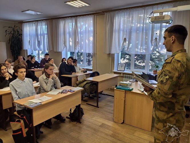 Военнослужащие Росгвардии познакомили старшеклассников с порядком и правилами поступления в ведомственные ВУЗы 
