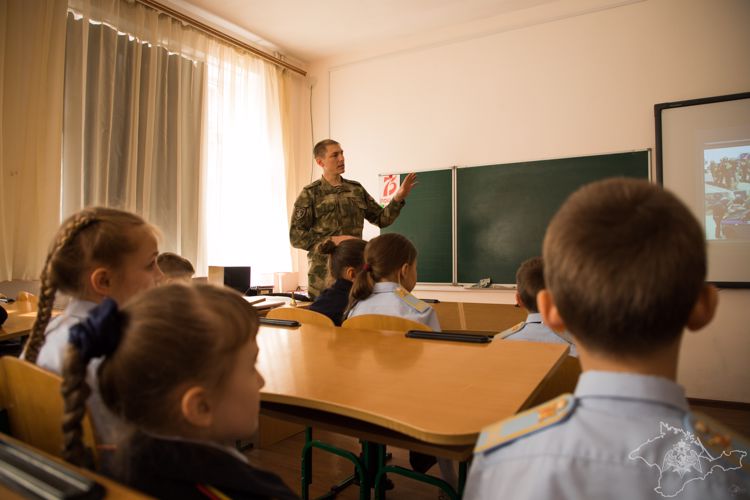 В Преддверии Дня ведомства офицеры Росгвардии встретились с подшефными кадетами