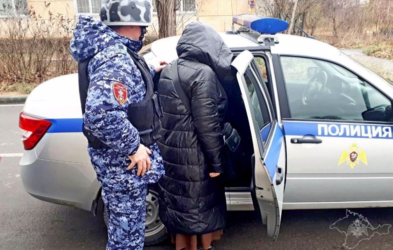 В Симферополе росгвардейцы задержали местную жительницу, подозреваемую в краже из гипермаркета