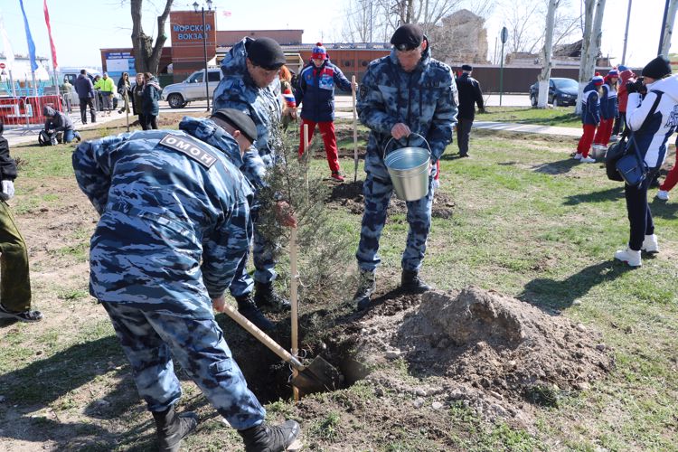 Росгвардейцы присоединились к международной патриотической акции «Сад Памяти», стартовавшей в Керчи
