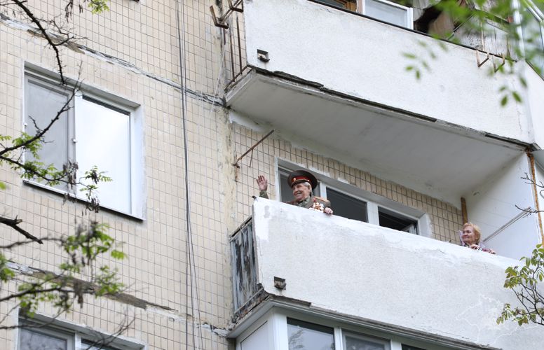  В Крыму росгвардейцы навестили участников Великой Отечественной войны и поздравили с праздником.