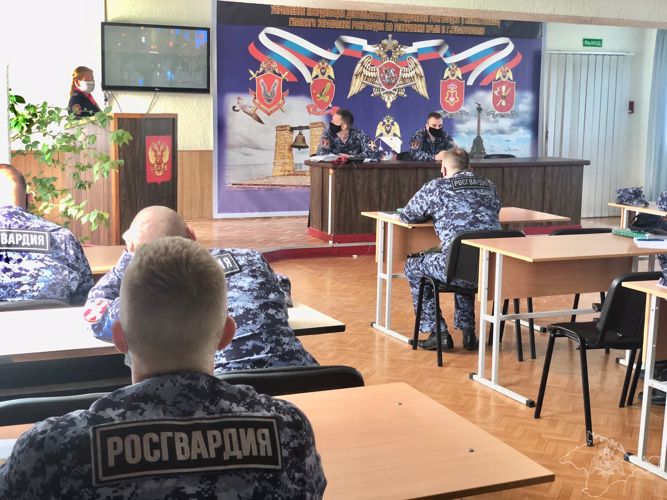В Севастополе для сотрудников Росгвардии провели занятие по правовому информированию.