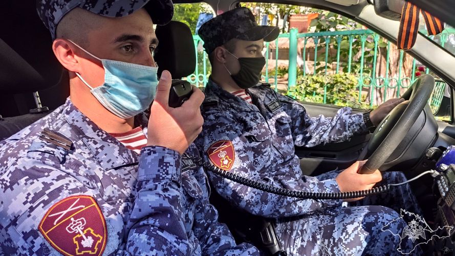В Севастополе росгвардейцы пресекли нарушение общественного порядка на автозаправочной станции