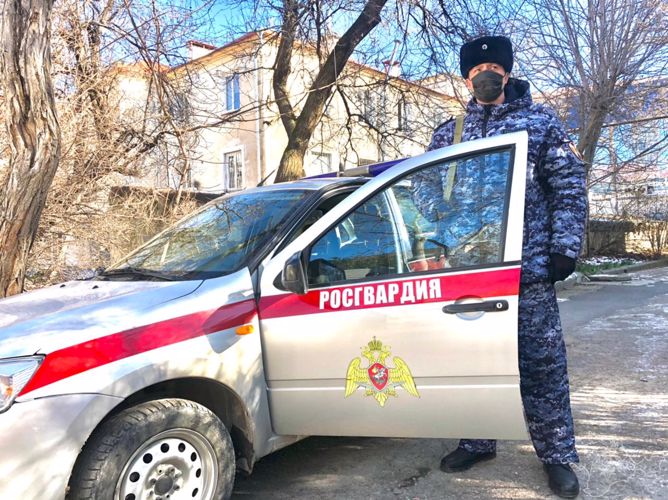 В Севастополе сотрудники Росгвардии задержали злоумышленницу, которая ранее неоднократно привлекалась к ответственности за хищения