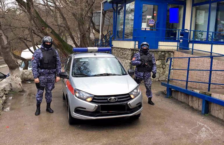 Сотрудники вневедомственной охраны задержали троих подозреваемых в краже из супермаркета Ялты