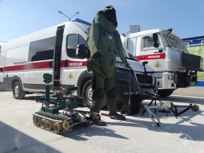 В Симферополе сотрудники ОМОН «Беркут» провели экскурсию для студентов крымских колледжей