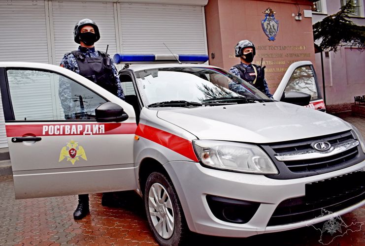 В Судаке росгвардейцы задержали подозреваемую, угрожавшую расправой врачам скорой помощи