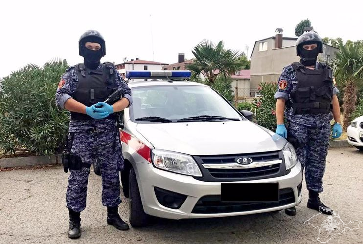 Росгвардейцы задержали правонарушителя на детской площадке в Евпатории