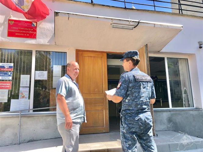 Росгвардейцы проверили уровень защищенности образовательных учреждений Крыма и Севастополя