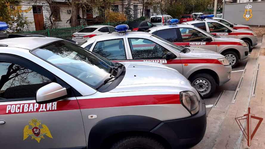 Сотрудники Росгвардии задержали устроившего драку в троллейбусе мужчину
