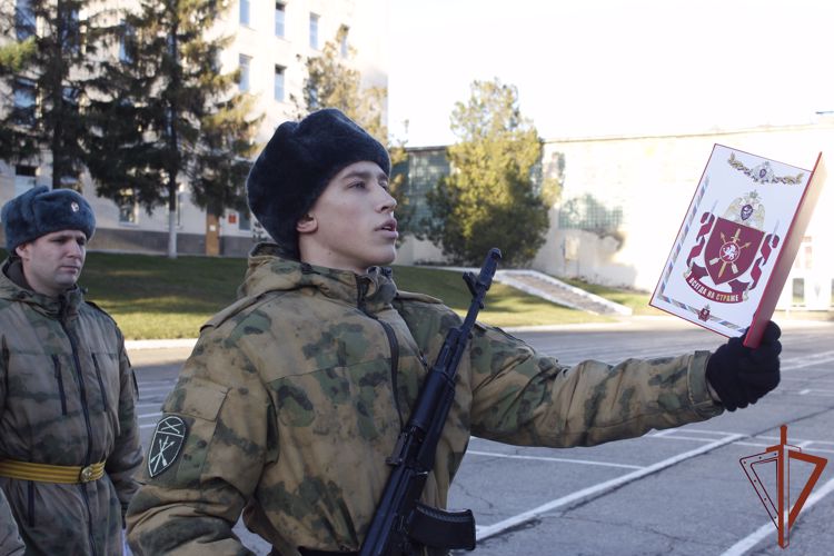 50 новобранцев симферопольского полка Росгвардии присягнули на верность Отечеству