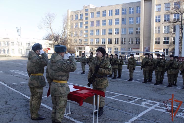 50 новобранцев симферопольского полка Росгвардии присягнули на верность Отечеству