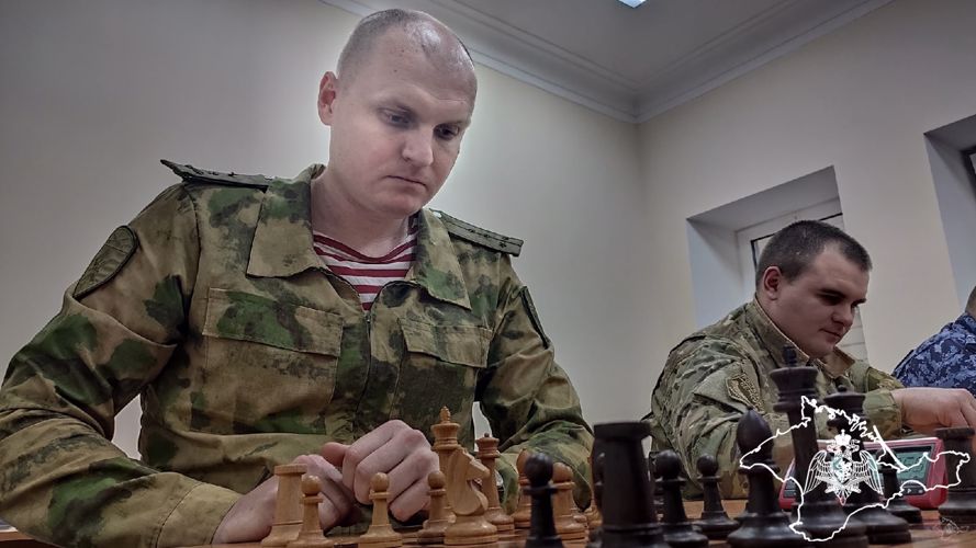 В Севастополе представители территориального органа Росгвардии оспорили лидерство в чемпионате по шахматам
