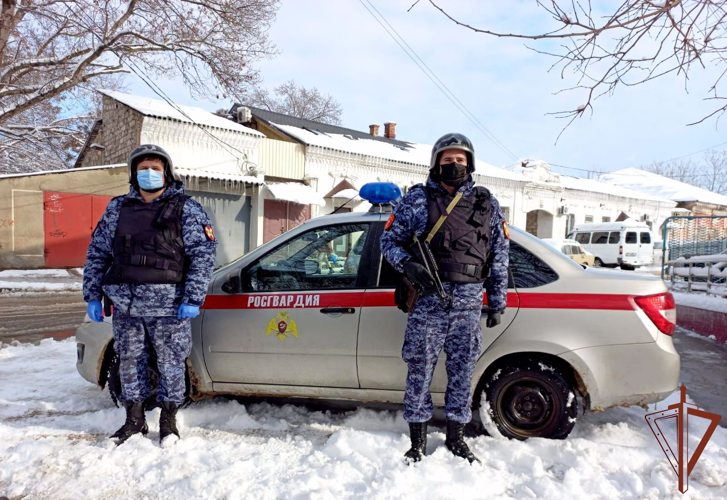 В Керчи росгвардейцы предотвратили угрозу взрыва бензовоза