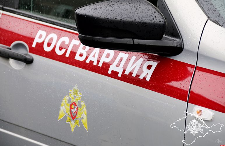 В Бахчисарае росгвардейцы задержали хулигана, который умышленно повредил имущество медицинского учреждения
