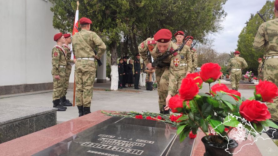 В Севастополе росгвардейцы почтили память Героя Советского Союза Степана Неустроева