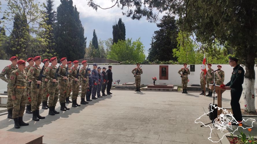 В Севастополе росгвардейцы почтили память Героя Советского Союза Степана Неустроева
