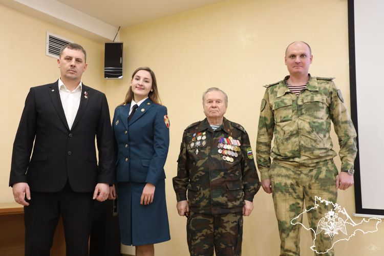 Итоги детского конкурса патриотического рисунка подвели росгвардейцы в Крыму
