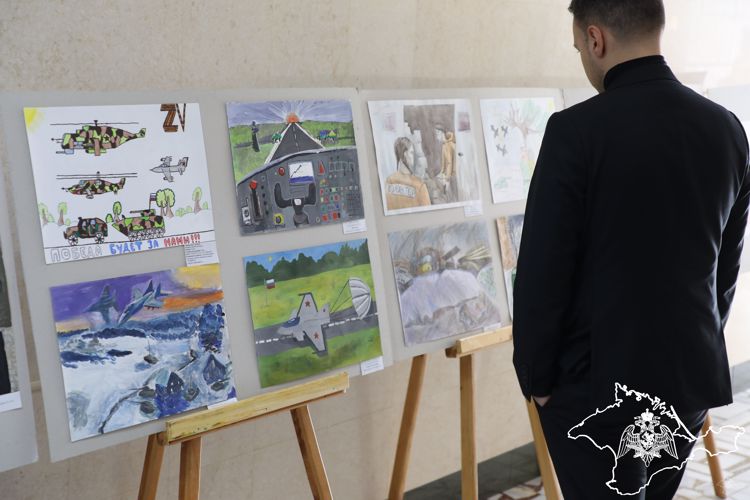 Итоги детского конкурса патриотического рисунка подвели росгвардейцы в Крыму