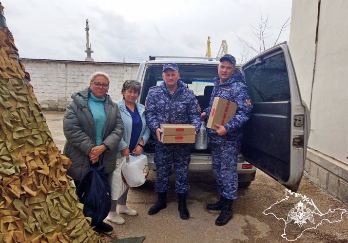 Росгвардейцы поздравили с Новым годом участников СВО, находящихся на лечении в госпитале Севастополя