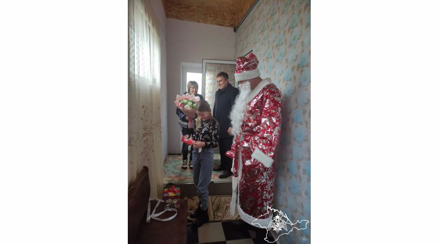 Дети погибших росгвардейцев получили праздничные подарки