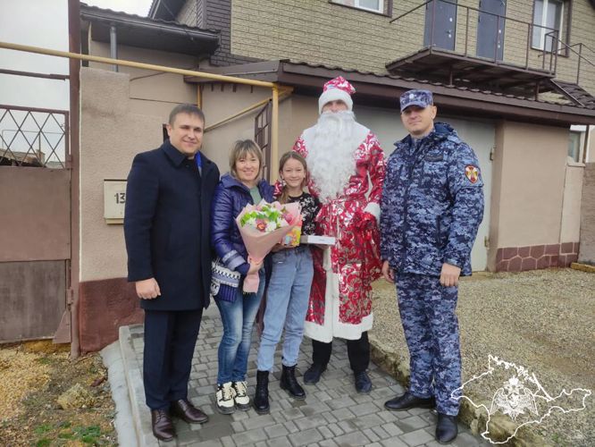 Дети погибших росгвардейцев получили праздничные подарки