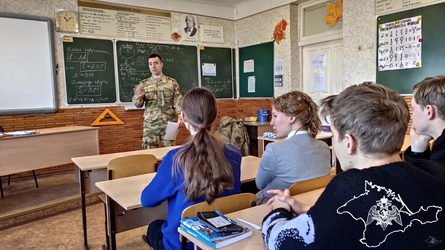 Севастопольские росгвардейцы рассказали школьникам о ведомственных ВУЗах