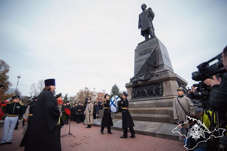 Росгвардейцы приняли участие в мероприятии, посвященному Дню воинской славы в Севастополе