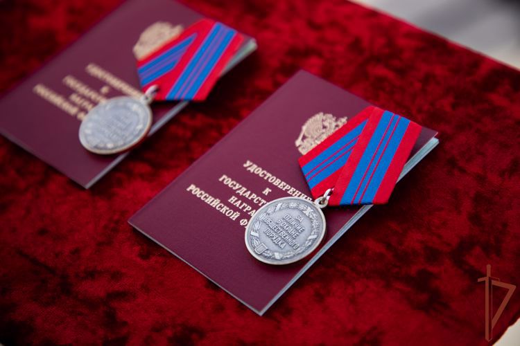 В Крыму росгвардейцам, отличившимся в ходе СВО, вручены государственные награды