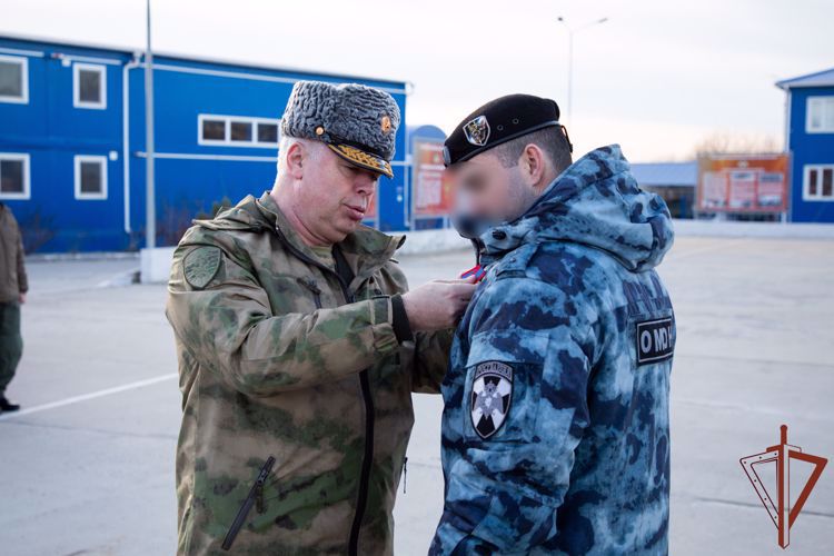 В Крыму росгвардейцам, отличившимся в ходе СВО, вручены государственные награды