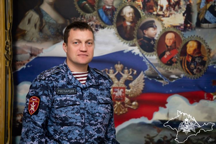 Военнослужащий Росгвардии помог потушить пожар в квартире крымчанина