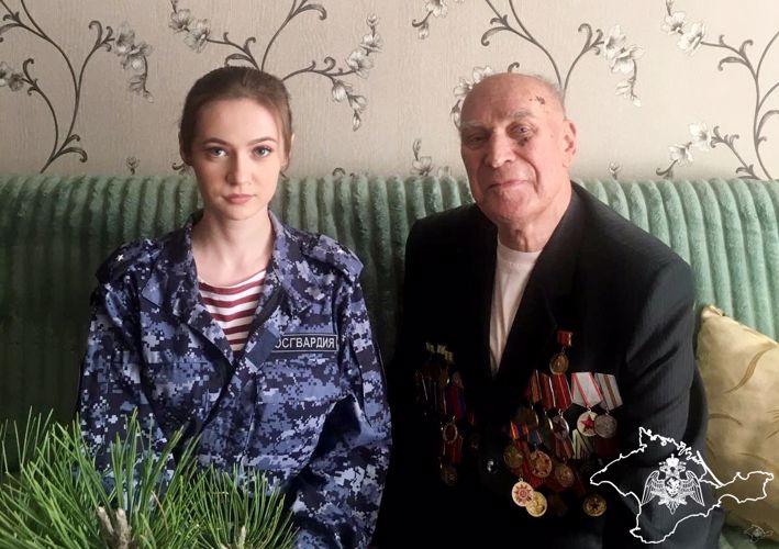 Крымские росгвардейцы навестили ветерана службы, который в детские годы пережил блокаду Ленинграда