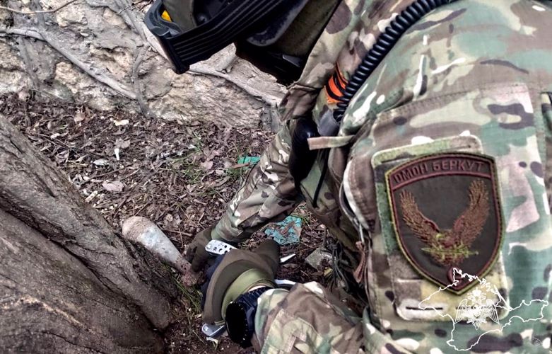 Взрывотехники Росгвардии в Севастополе обследовали снаряд времен Великой Отечественной войны