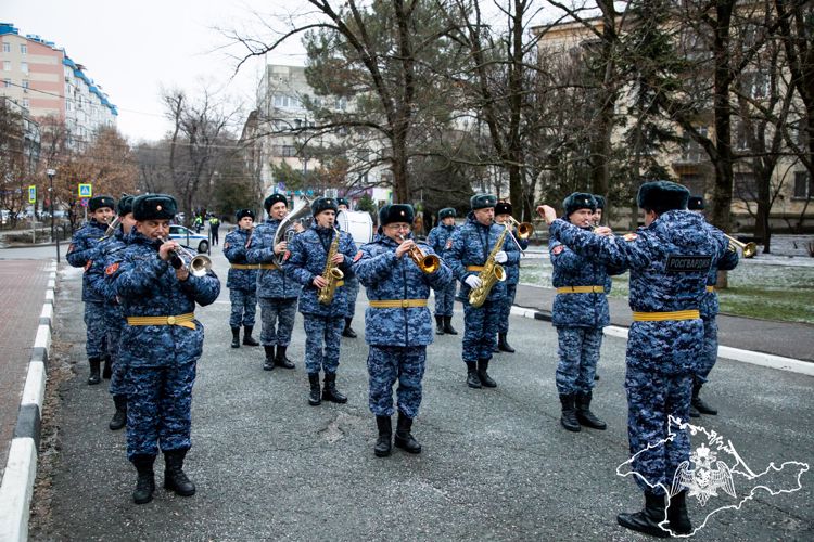 В Крыму и Севастополе росгвардейцы почтили память погибших воинов-интернационалистов