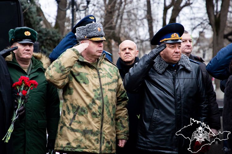 В Крыму и Севастополе росгвардейцы почтили память погибших воинов-интернационалистов