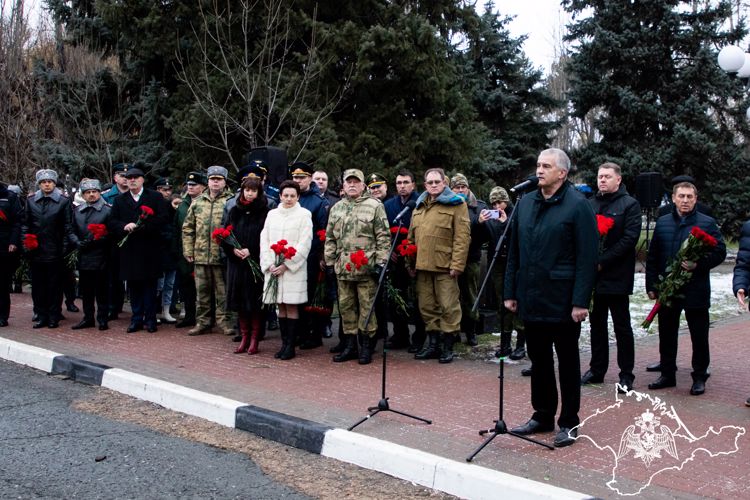 В Крыму и Севастополе росгвардейцы почтили память погибших воинов-интернационалистов