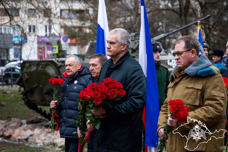 В Крыму и Севастополе росгвардейцы почтили память погибших воинов-интернационалистов