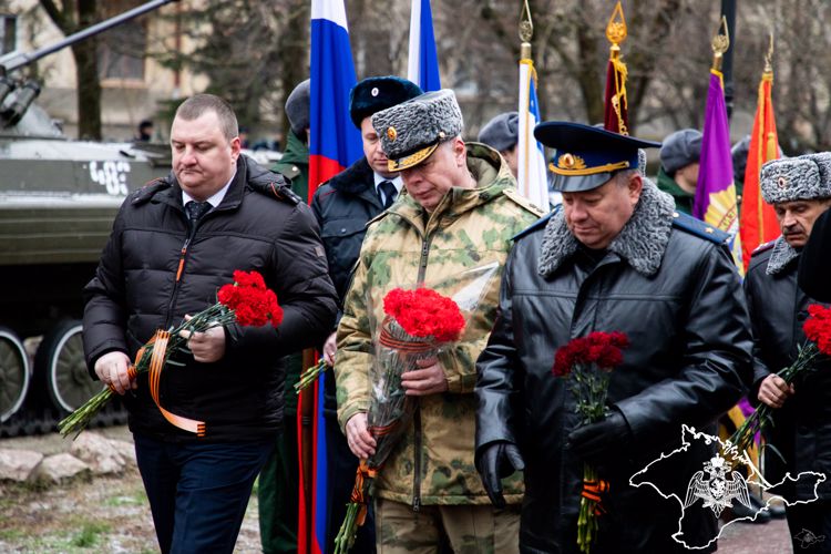 В Крыму и Севастополе росгвардейцы почтили память погибших воинов-интернационалистов