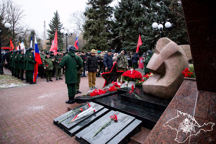 В Крыму и Севастополе росгвардейцы почтили память погибших воинов-интернационалистов