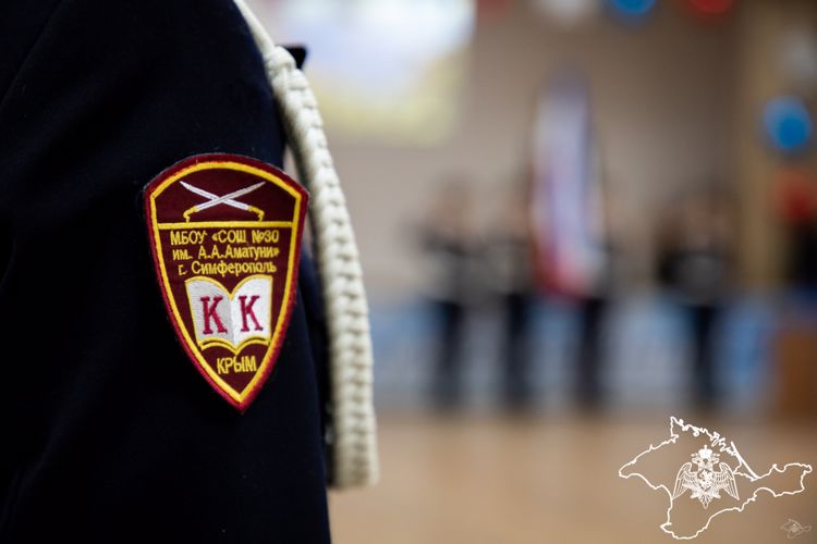 Учащихся подшефных классов поздравили с Днем кадета крымские росгвардейцы