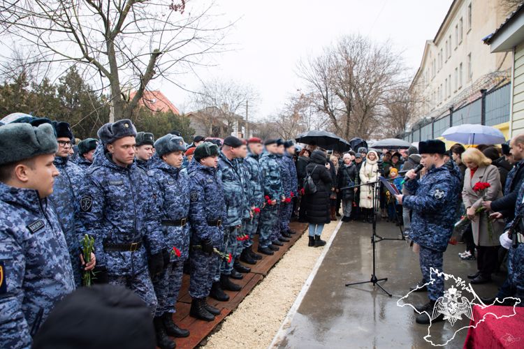 Росгвардейцам, погибшим в ходе СВО, открыли мемориальные доски в Евпатории