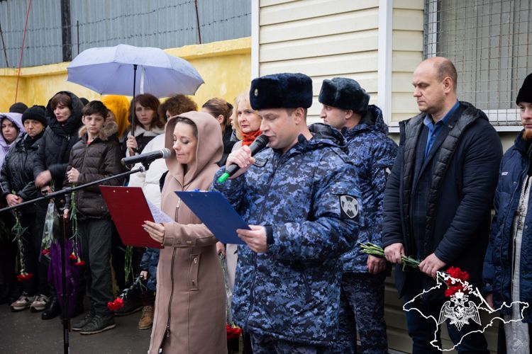Росгвардейцам, погибшим в ходе СВО, открыли мемориальные доски в Евпатории